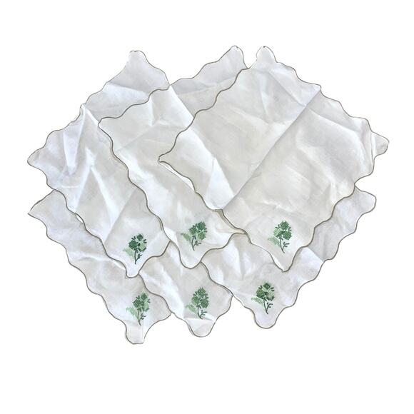 6 vintage white linen napkins with scalloped edges & embroidered - Picture 1 of 6